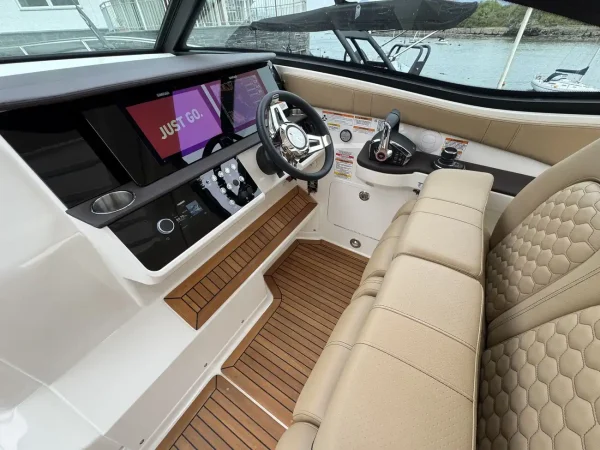 Sea Ray 320 DA 2024 - Image 11