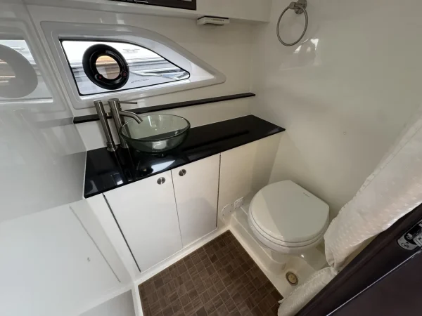 Sea Ray 320 DA 2024 - Image 29