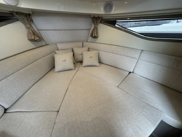 Sea Ray 320 DA 2024 - Image 32