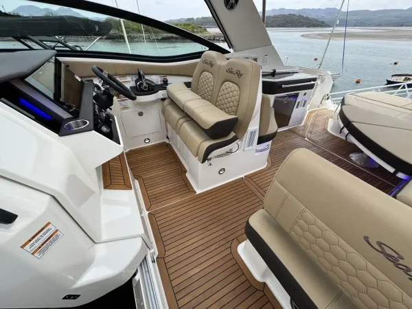 Sea Ray 320 DA 2024 - Image 40