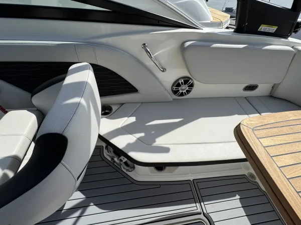 Sea Ray 230 SPX Bowrider 2023 - Image 19