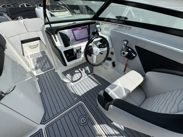 Sea Ray 230 SPX Bowrider 2023 - Image 18