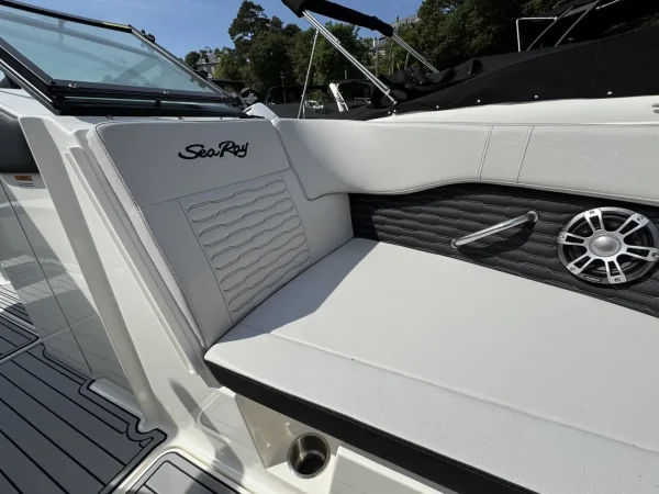 Sea Ray 230 SPX Bowrider 2023 - Image 21