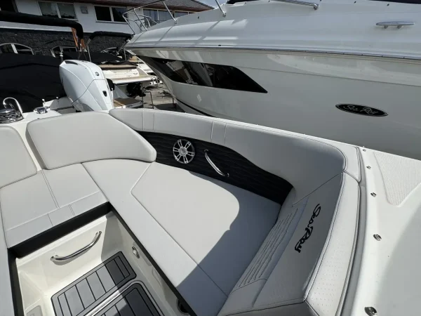 Sea Ray 230 SPX Bowrider 2023 - Image 22