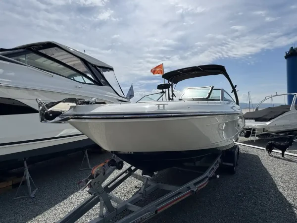 Sea Ray 230 SPX Bowrider 2023 - Image 3
