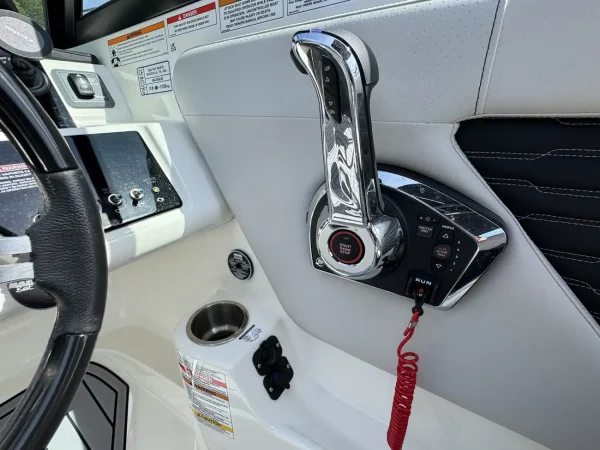 Sea Ray 230 SPX Bowrider 2023 - Image 31