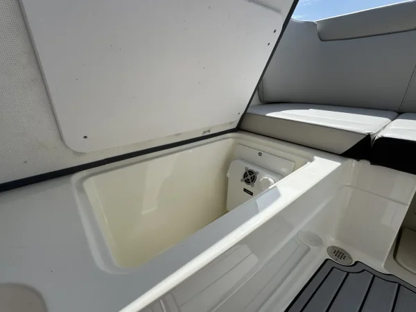 Sea Ray 230 SPX Bowrider 2023 - Image 25