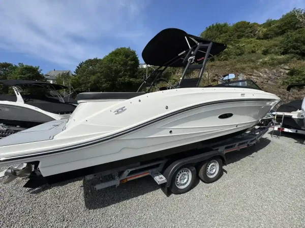 Sea Ray 230 SPX Bowrider 2023 - Image 13