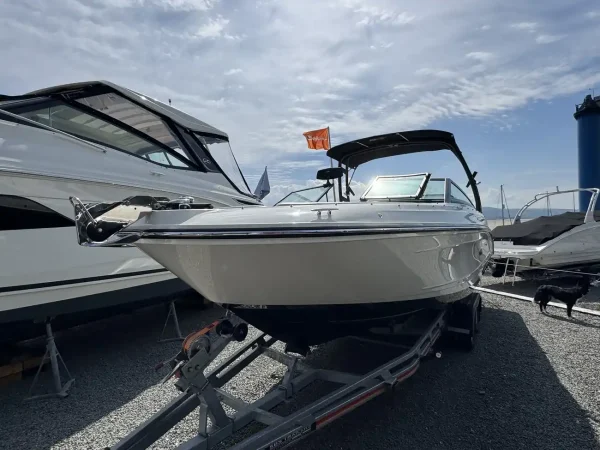 Sea Ray 230 SPX Bowrider 2023 - Image 2