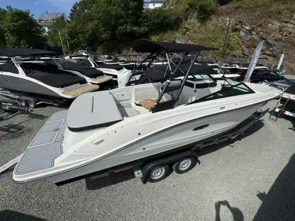 Sea Ray 230 SPX Bowrider 2023 - Image 15