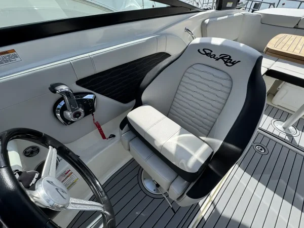 Sea Ray 230 SPX Bowrider 2023 - Image 24