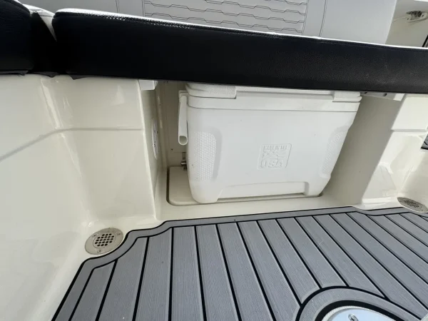 Sea Ray 230 SPX Bowrider 2023 - Image 27