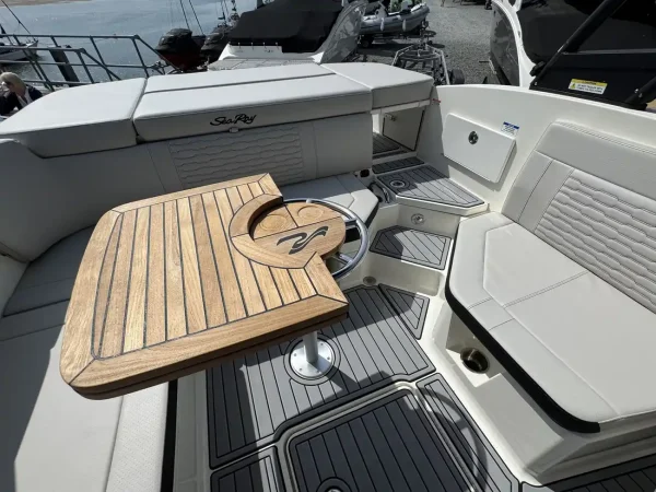 Sea Ray 230 SPX Bowrider 2023 - Image 17