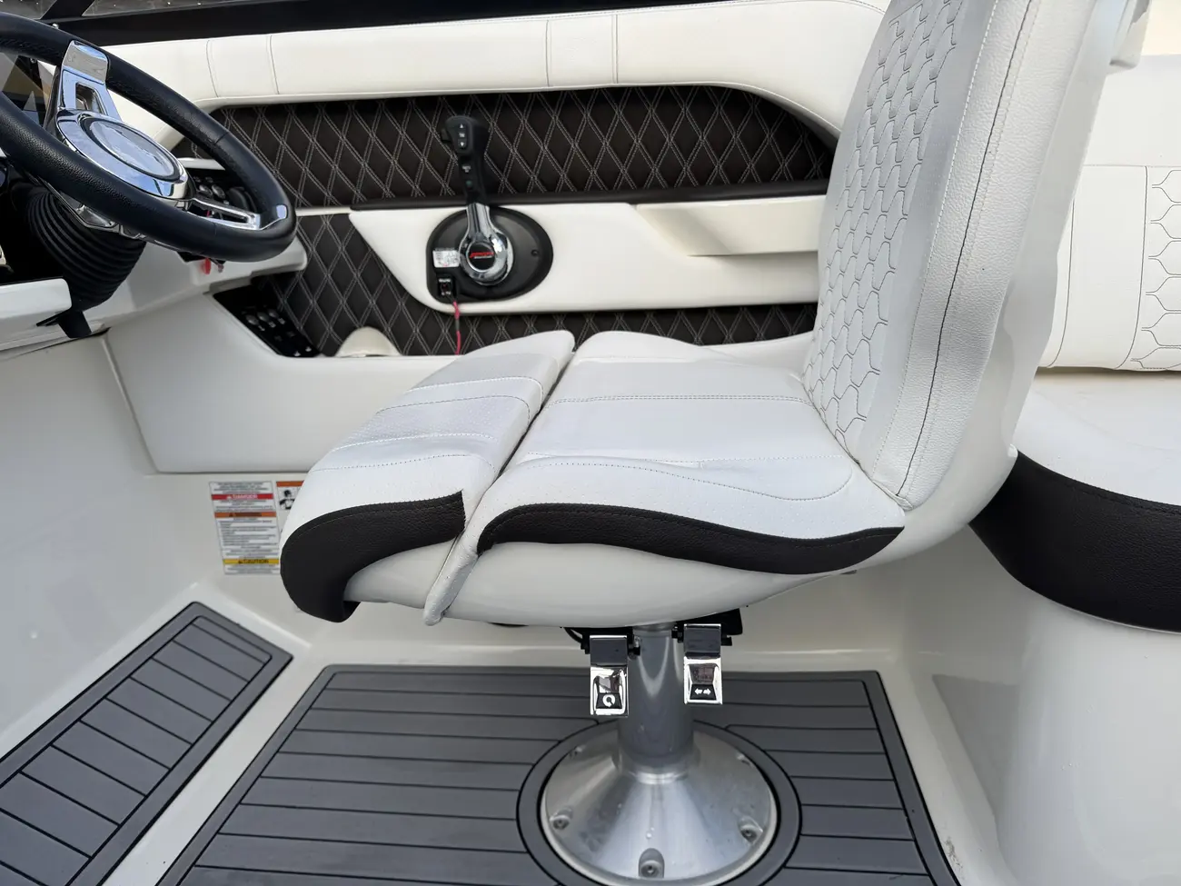 Sea Ray Sun Sport 250 2019 - Image 27