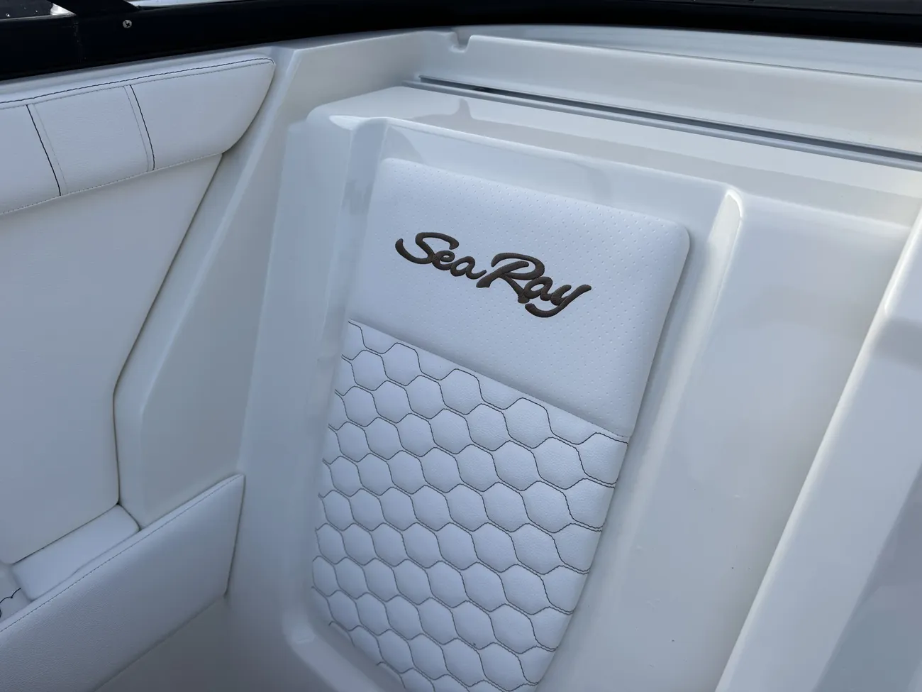 Sea Ray Sun Sport 250 2019 - Image 28