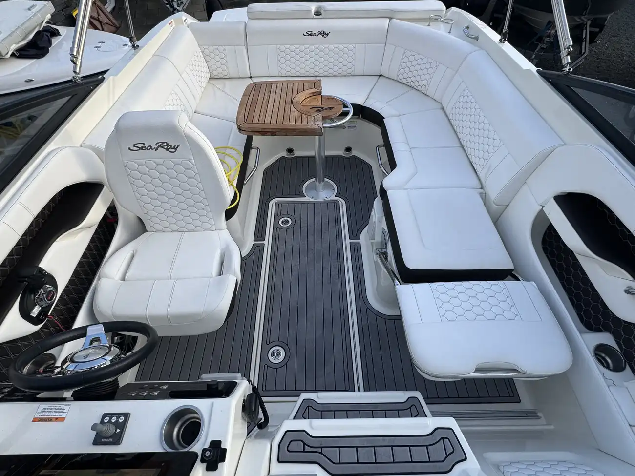 Sea Ray Sun Sport 250 2019 - Image 25