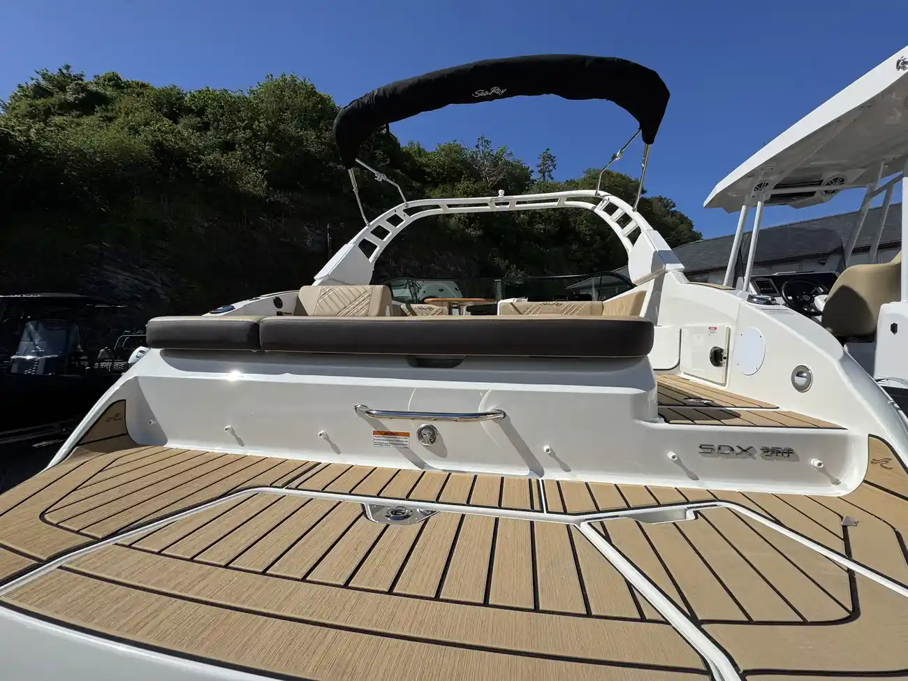 Sea Ray SDX 250 2026 - Image 17