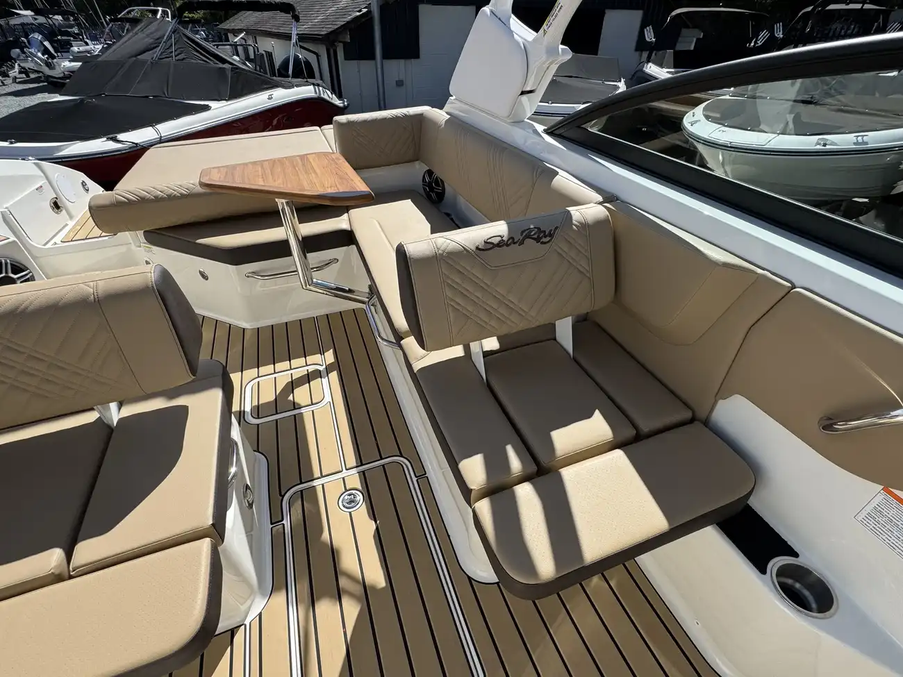 Sea Ray SDX 250 2026 - Image 15