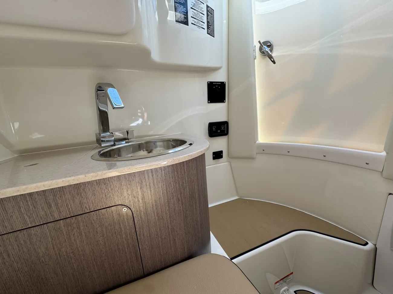 Sea Ray SDX 250 2026 - Image 14