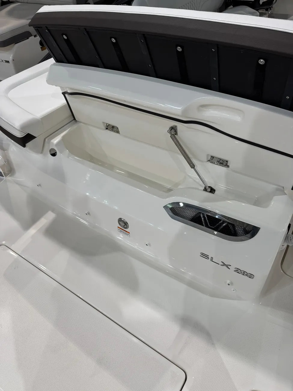 Sea Ray SLX 280 2027 - Image 4