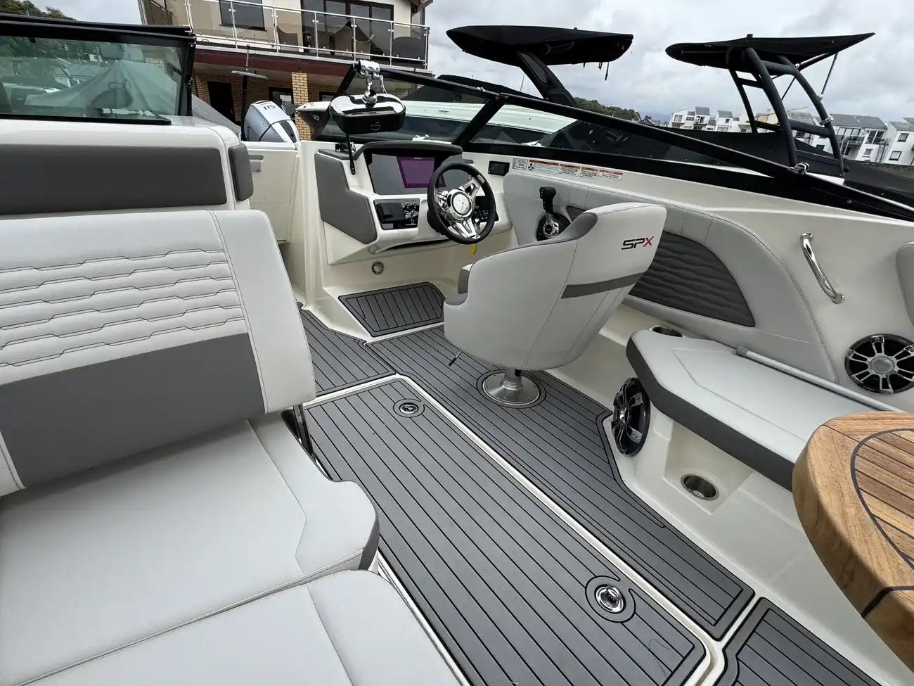 Sea Ray SPX 230 2022 - Image 2