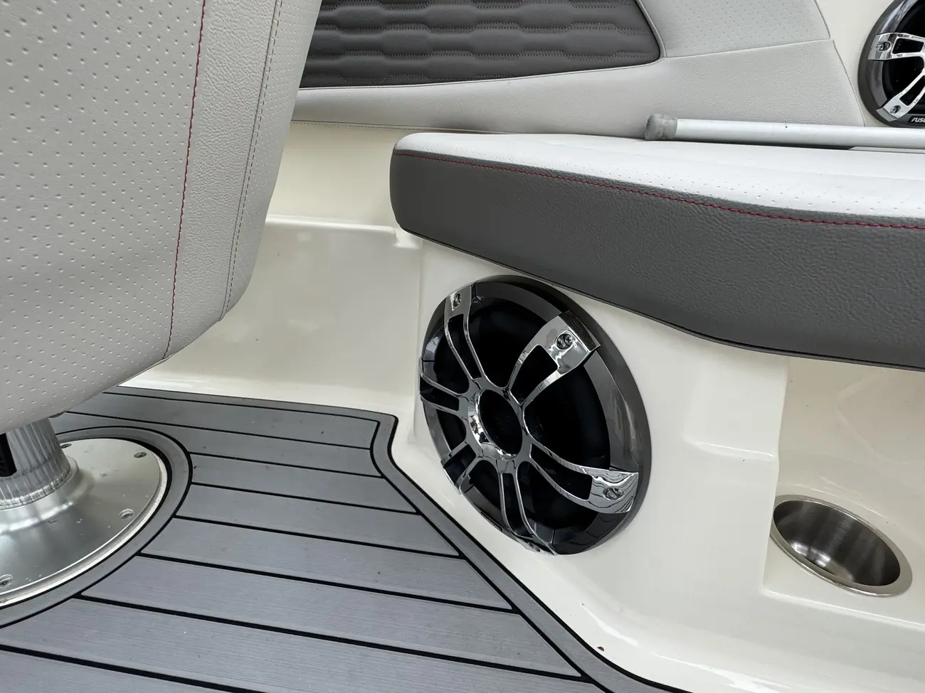 Sea Ray SPX 230 2022 - Image 14