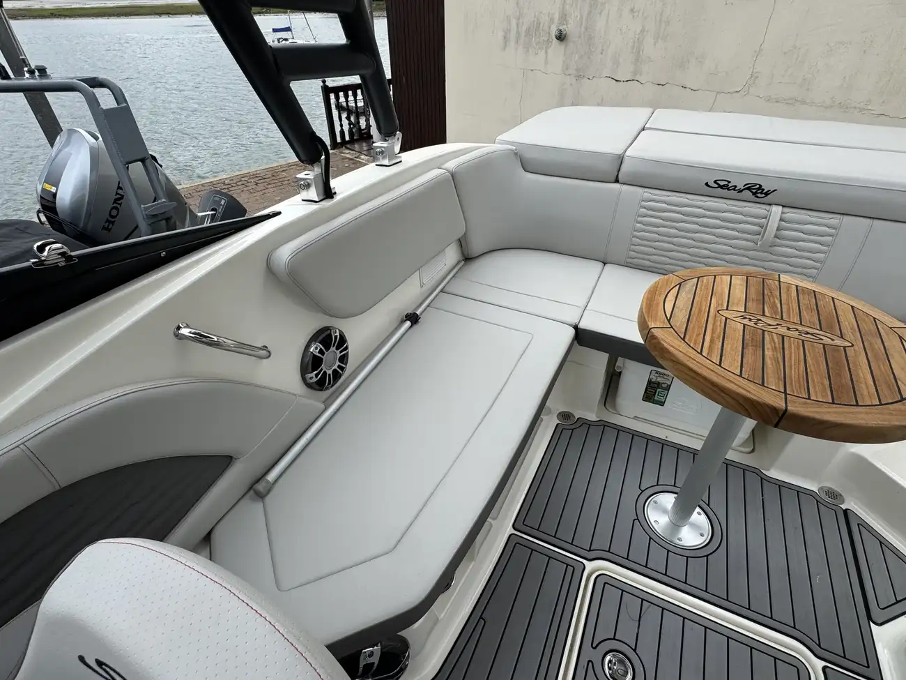 Sea Ray SPX 230 2022 - Image 12