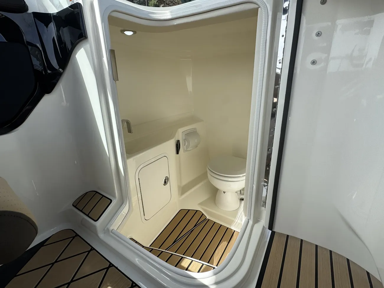 Sea Ray 260 SLX-OB 2027 - Image 15