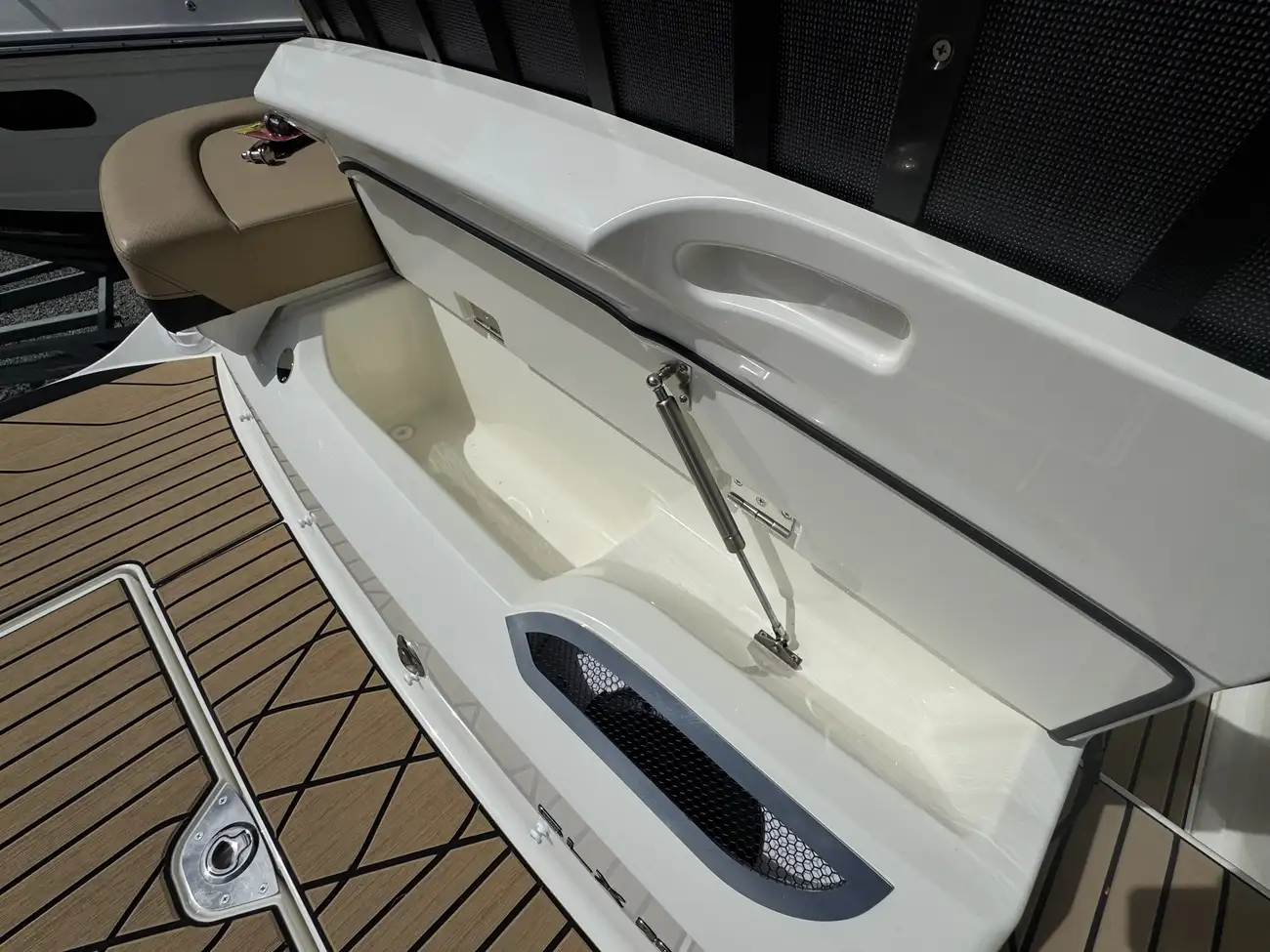 Sea Ray 260 SLX-OB 2027 - Image 25