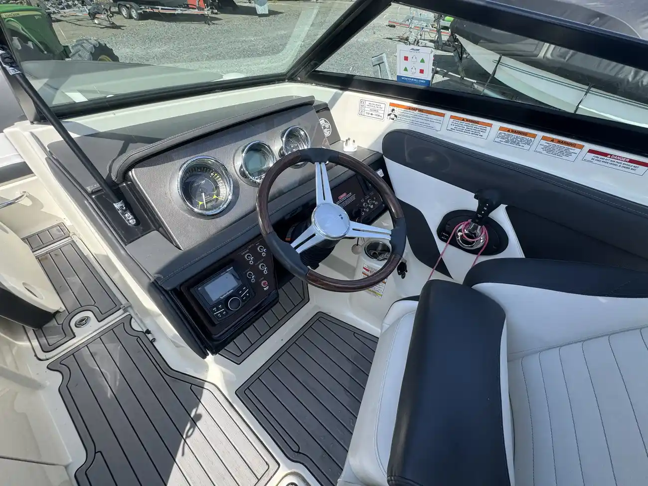 Sea Ray SPX 230 2017 - Image 8