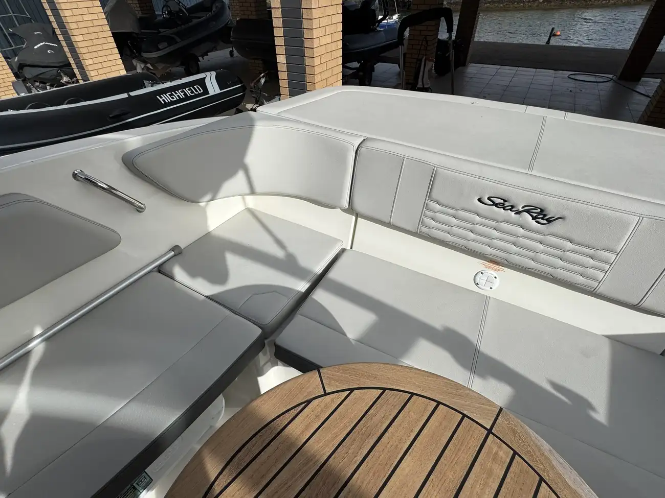 Sea Ray SPX 210 2021 - Image 17